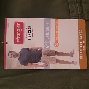 WRANGLER 5-STAR Relaxed Fit Cargo shorts size 44 NWT
